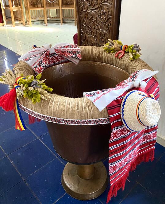 Decoratiune pentru Cristelnita de Botez Tematica Traditionala (de inchiriat)