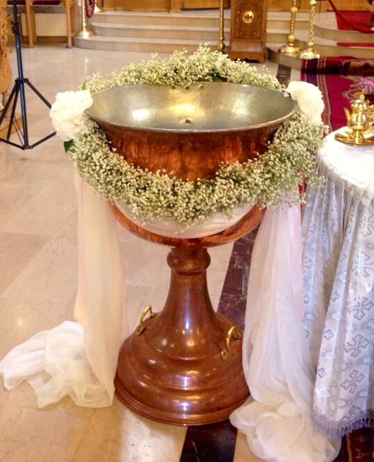 Decoratiune Cristelnita de Botez cu Floarea Miresei si Voal