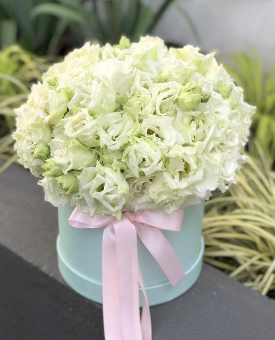 Cutie cu Lisianthus Alb Cutie cu Lisianthus Alb